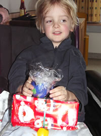 Charity Aktion - Kinder bekommen Geschenke